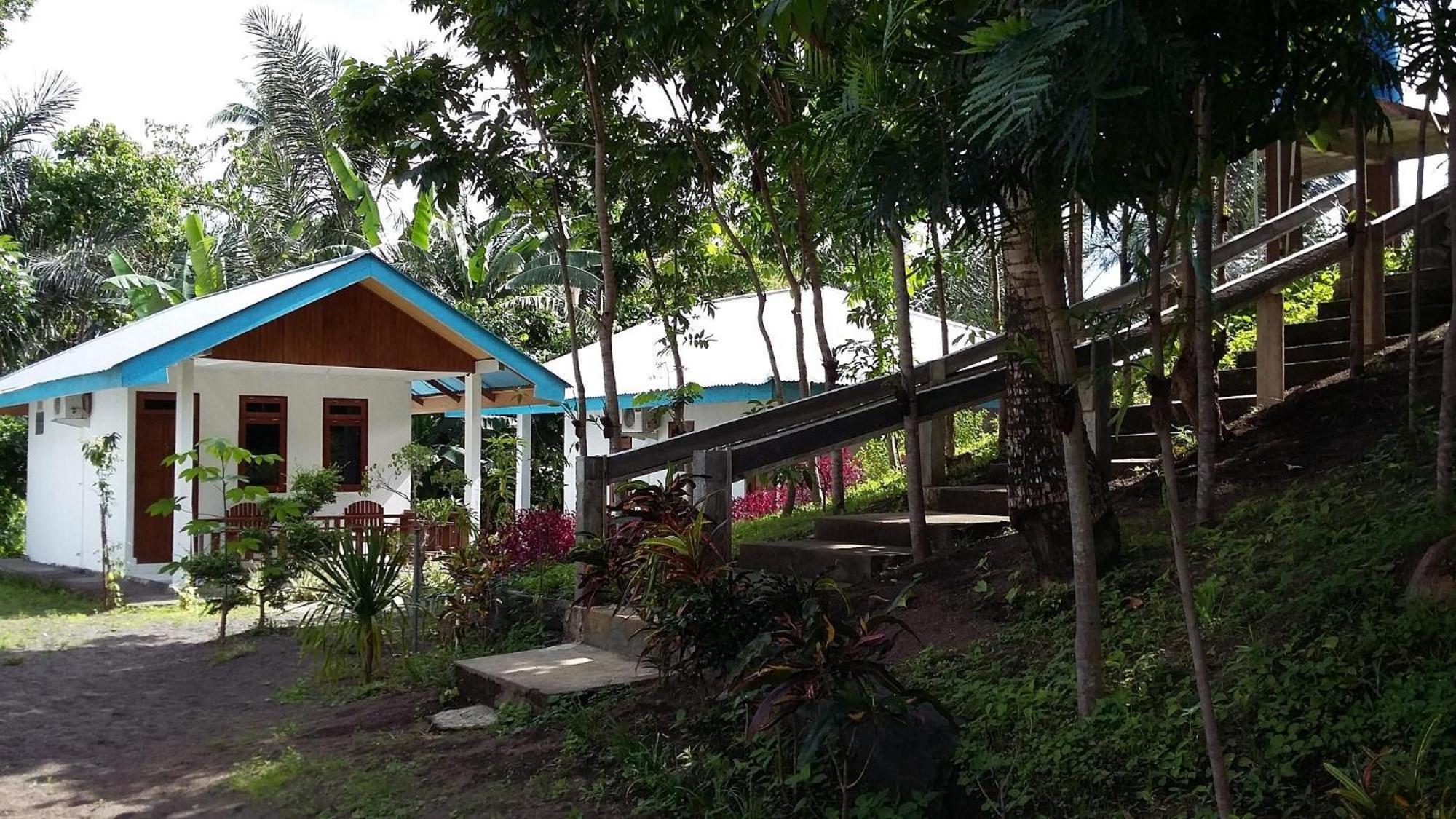 Tangkoko Macaca Hotel Rinondoran Exterior photo