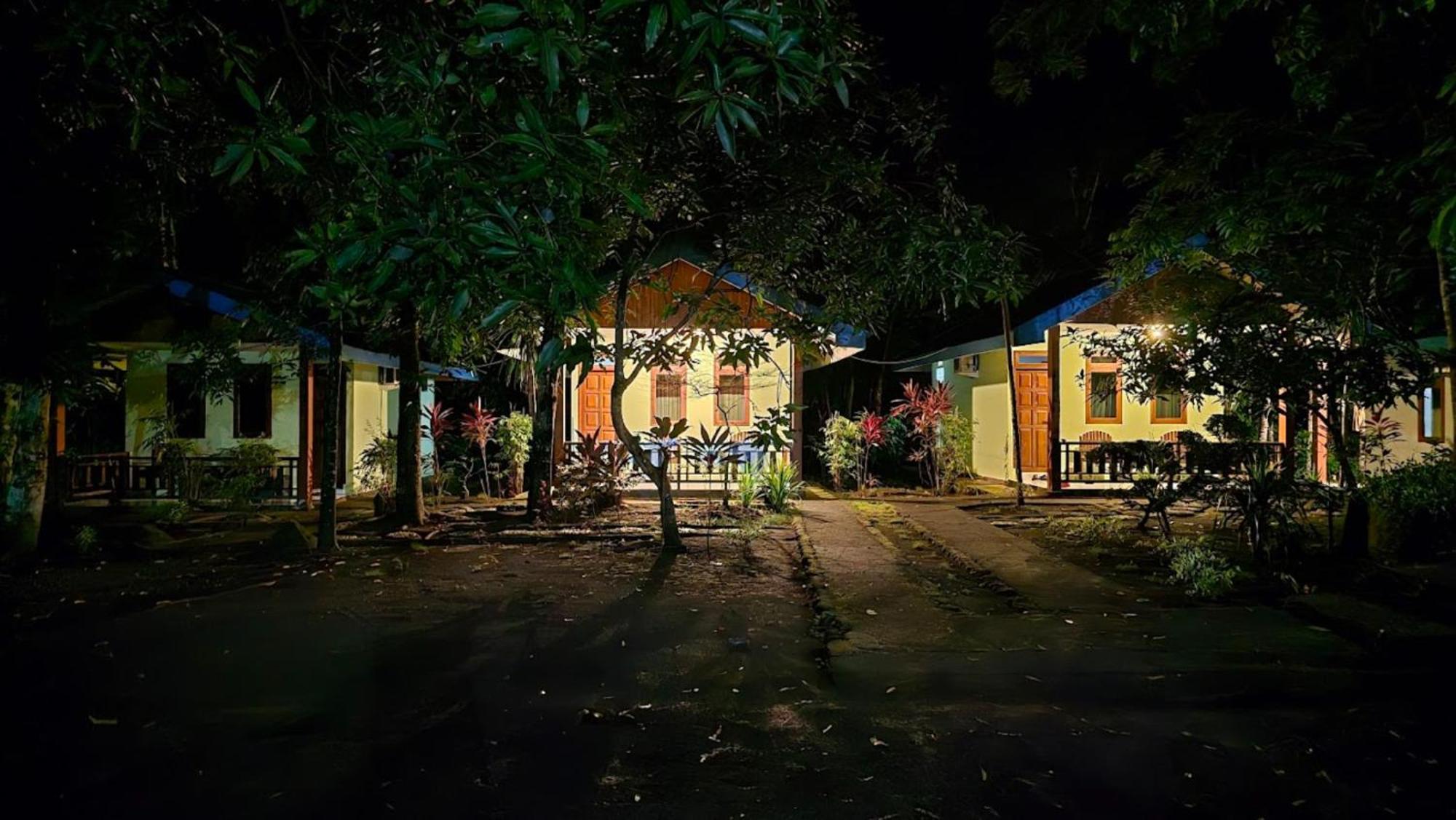 Tangkoko Macaca Hotel Rinondoran Exterior photo